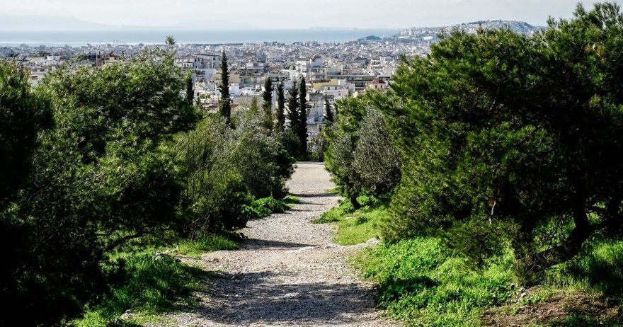 SOS κατοίκων για ιστορικό κέντρο και λόφο Φιλοπάππου – Δέσμευση Δούκα για νέο οδικό χάρτη σε τέσσερις γειτονιές