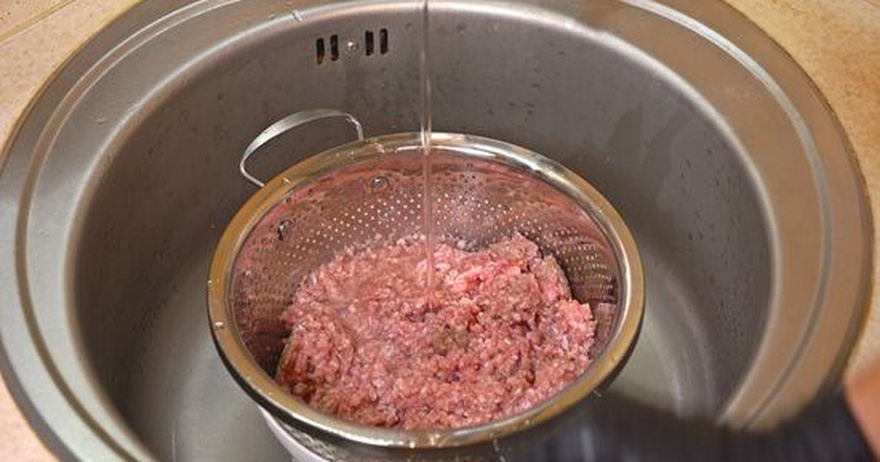 Should You Rinse Ground Beef?