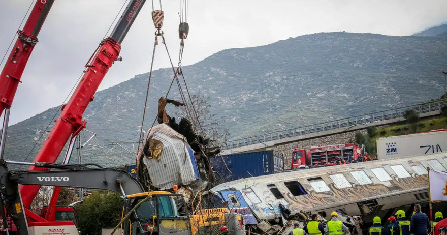 Τέμπη: Πρώτη δικαστική απόφαση για αποζημίωση σε οικογένεια νεκρού του δυστυχήματος – Επιδικάστηκαν 800.000 εupώ