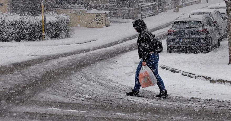 Πολικό ψύχος φέρνει χιόνια ακόμα και στην Αττική