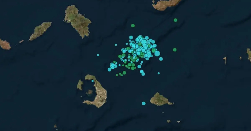 ΕΚΤΑΚΤΟ ΤΩΡΑ για τους σεισμούς στη Σαντορίνη: Εγκαταλείπουν άρον άρον το νησί οι κάτοικοι – «Τραβήχτηκε» η θάλασσα στην Τουρκία 👇